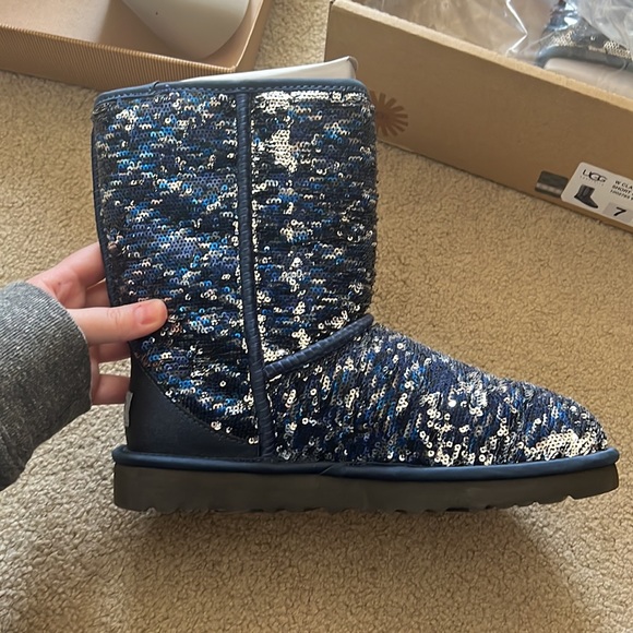 UGG classic short boots, sparkle blue, size 7, original box and packaging! - Picture 3 of 9